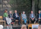 Gesprächsrunde mit Herrn Staatsminister Füracker unter der Moderation von Traudi Siferlinger mit Herrn Prof. Dr. Daniel Drascek (Vorsitzender Bayer. Expertengremium), Frau Eva Martiny (Vorsitzende Jurahausverein e.V.), Herr Johannes Mohr (Trägergruppe Wässerwiesen in Franken) und Frau Prof. Dr.  Heidrun Alzheimer (Bayer. Expertengremium) (v. li.)
