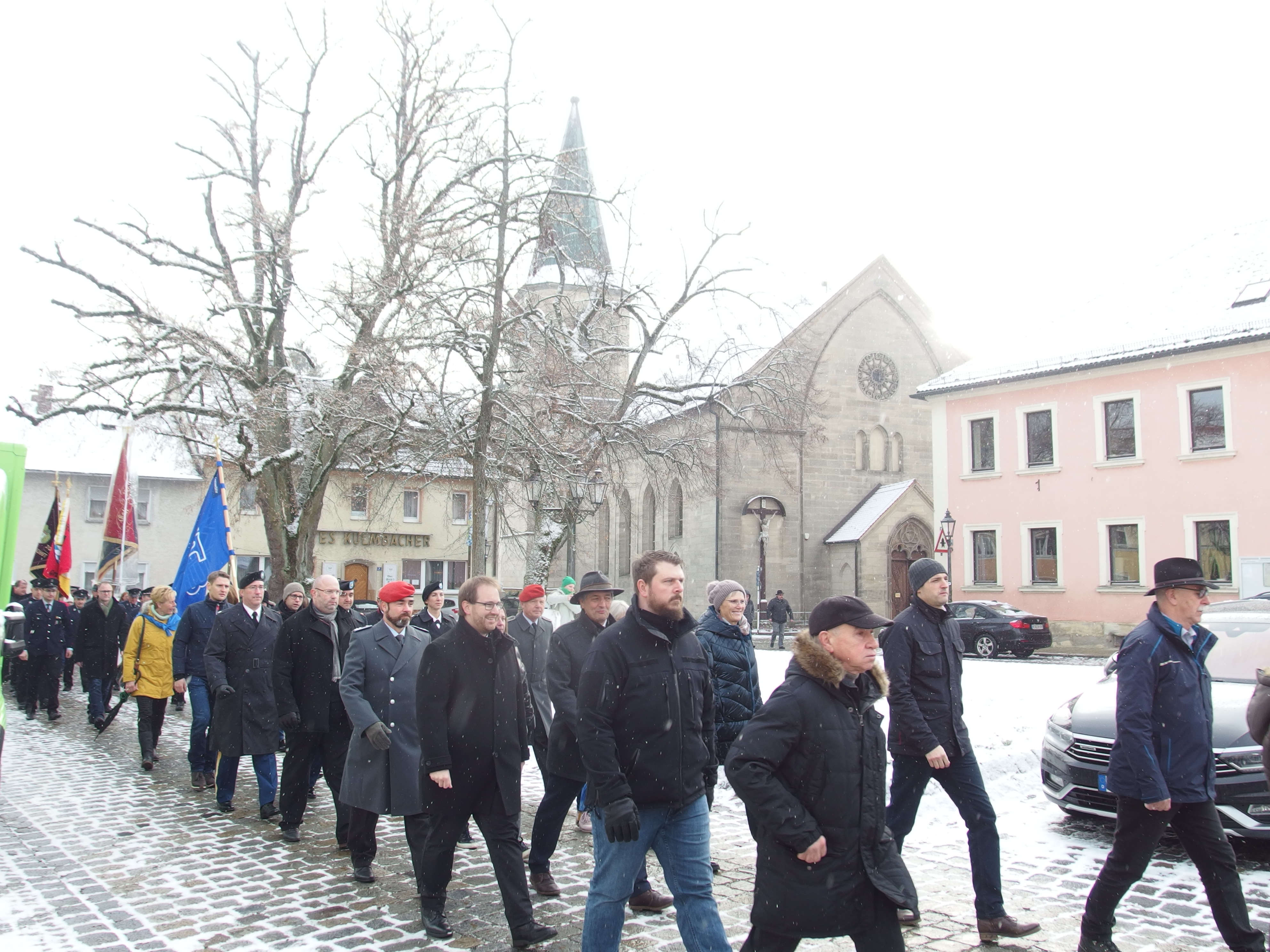 Kirchenzug zum Marktplatz