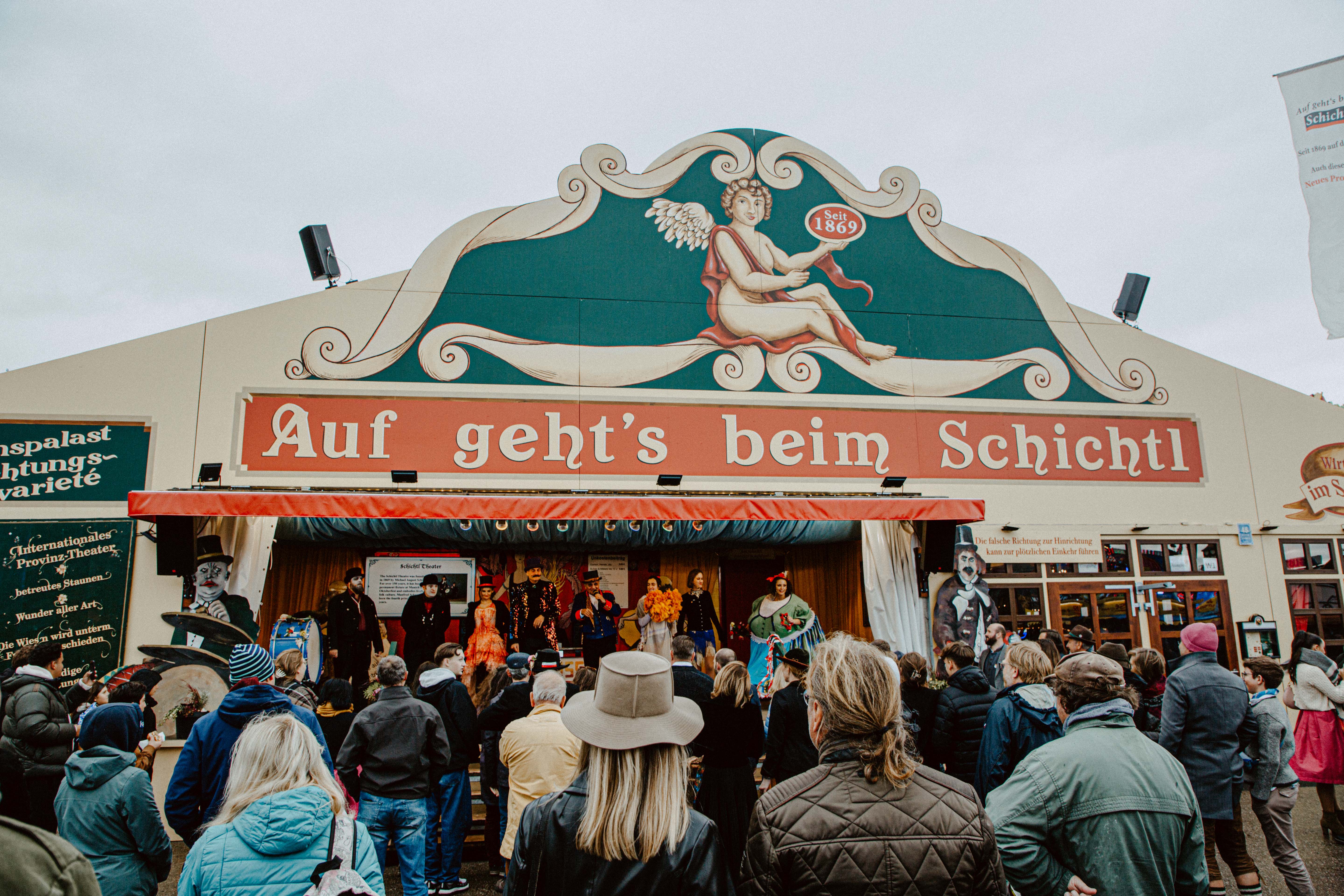 Fassade des Schichtl-Theaters