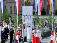 Prozession vor dem vierten Altar an der Ehrensäule (Melchior-Otto-Platz)